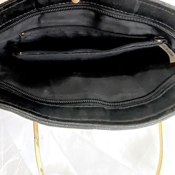 Black Chainmail 🔵 Evening Bag With Gold handles - Picture 6 of 10